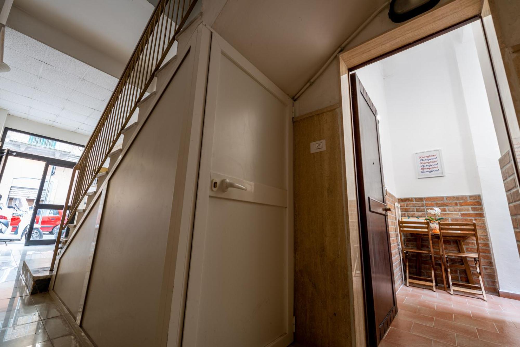 Tiny House Nel Centro Di Bari Apartment Exterior photo